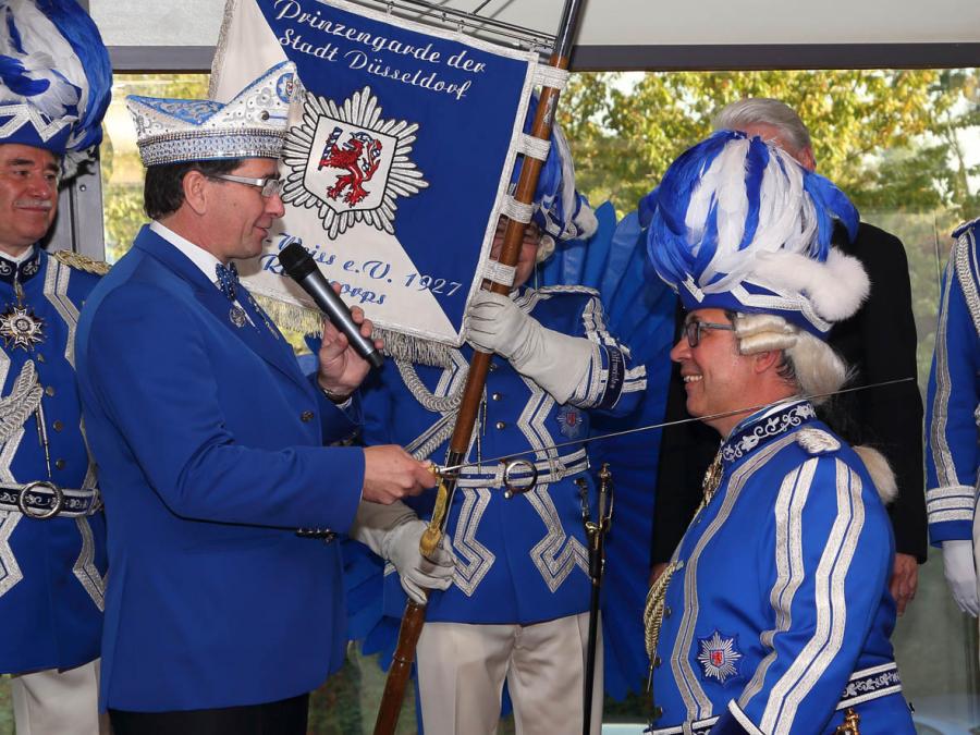 Prinzengarde Blau-Weiss ernennt neuen General à la Suite